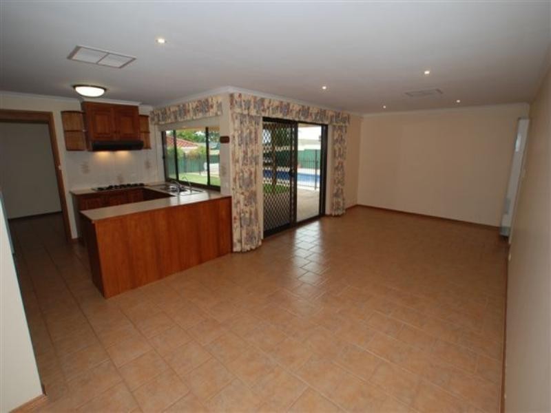 26 Trevithick Crescent, Redwood Park SA 5097