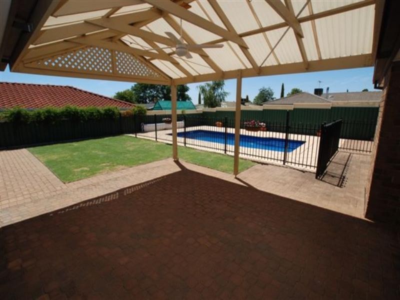 26 Trevithick Crescent, Redwood Park SA 5097