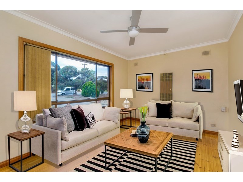 17 Morris Drive, Valley View SA 5093