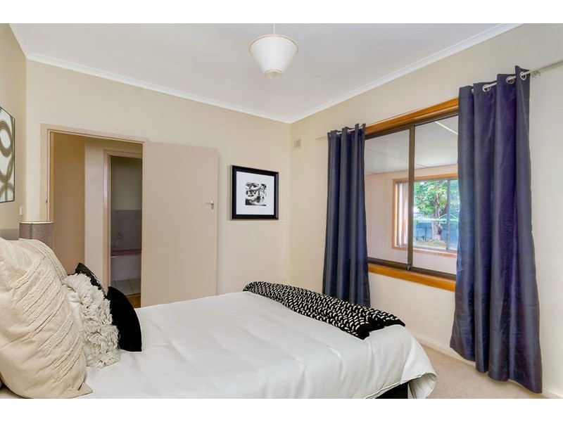 17 Morris Drive, Valley View SA 5093