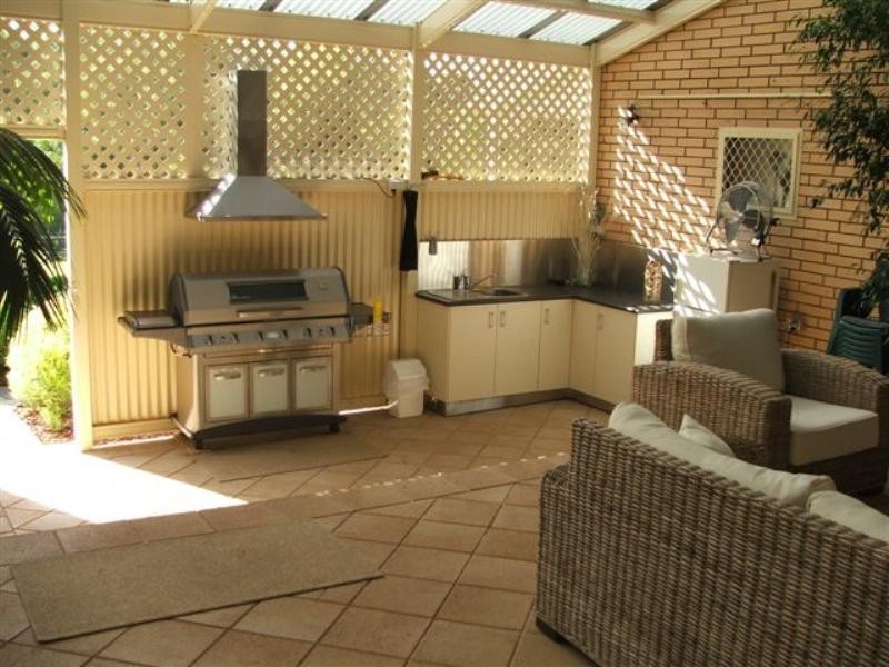 8 Woodstock Avenue, Valley View SA 5093
