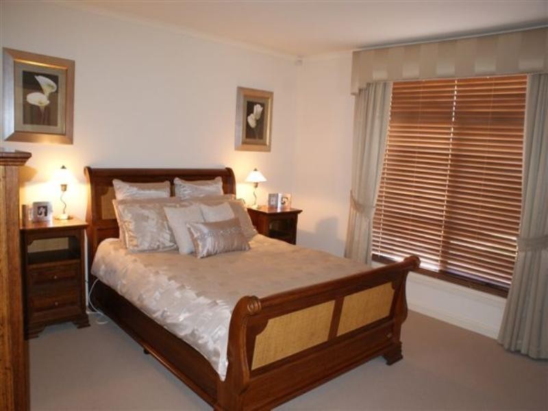 24 Chapel Hill Road, Greenwith SA 5125
