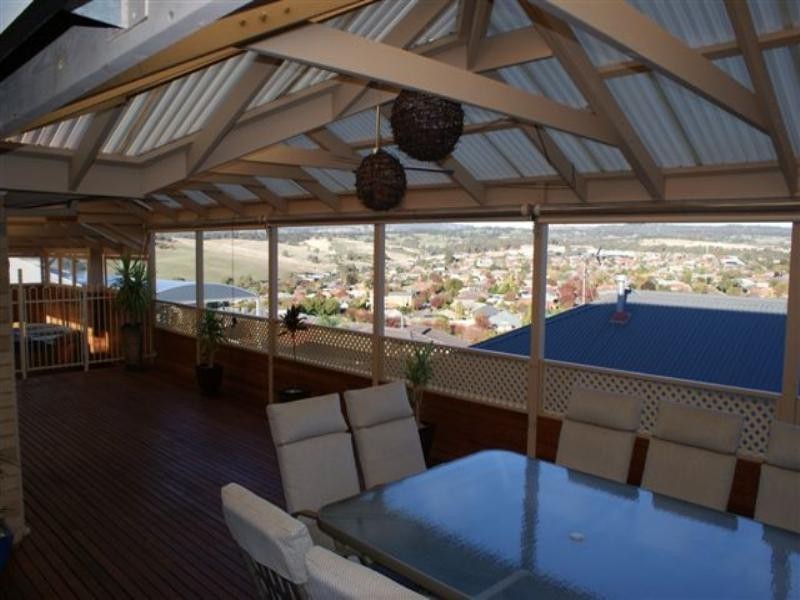 24 Chapel Hill Road, Greenwith SA 5125