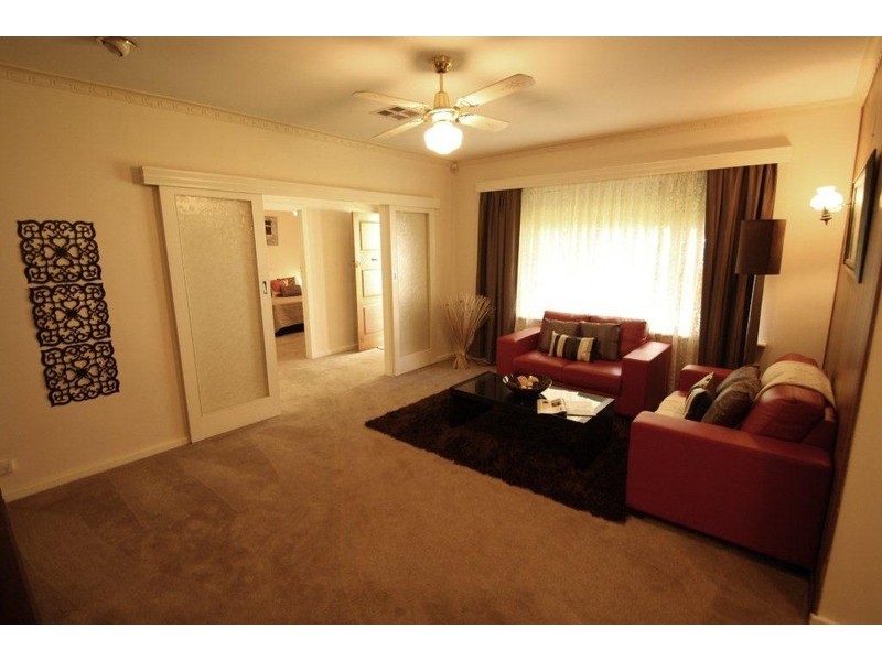 16 Kelly Road, Valley View SA 5093