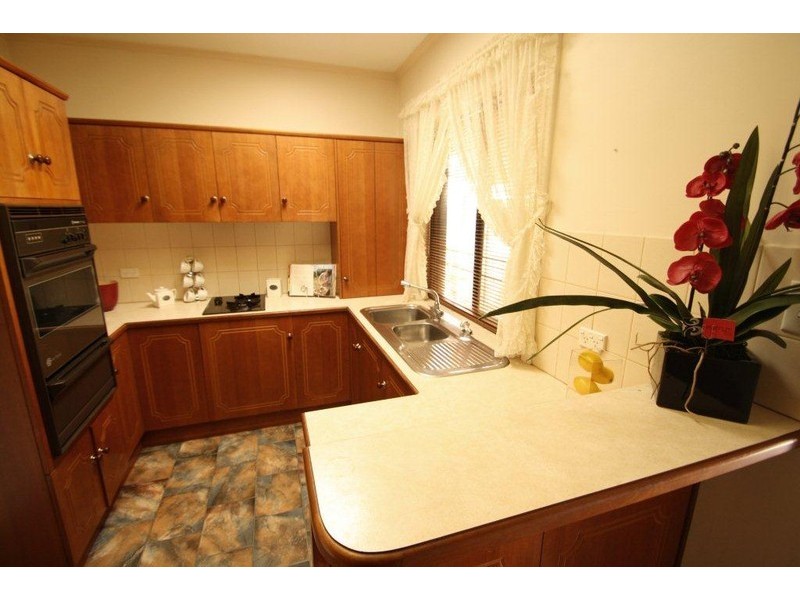 16 Kelly Road, Valley View SA 5093