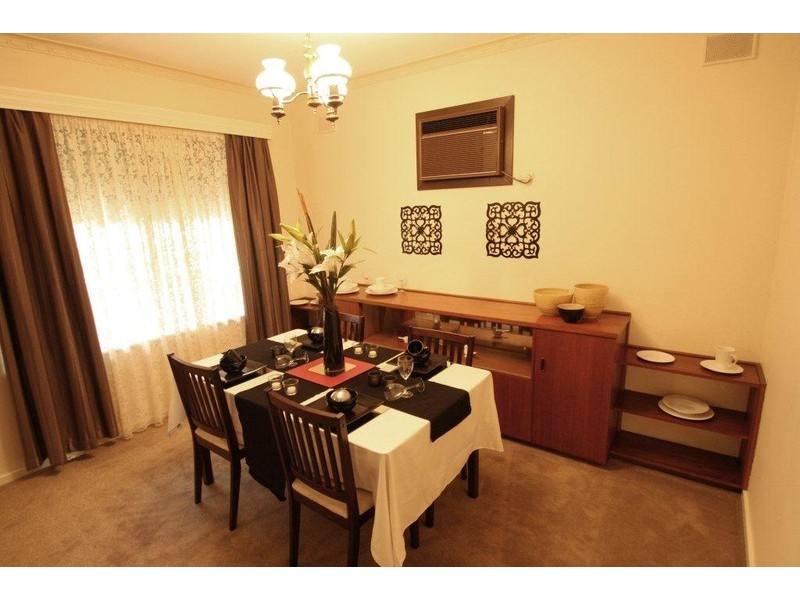 16 Kelly Road, Valley View SA 5093