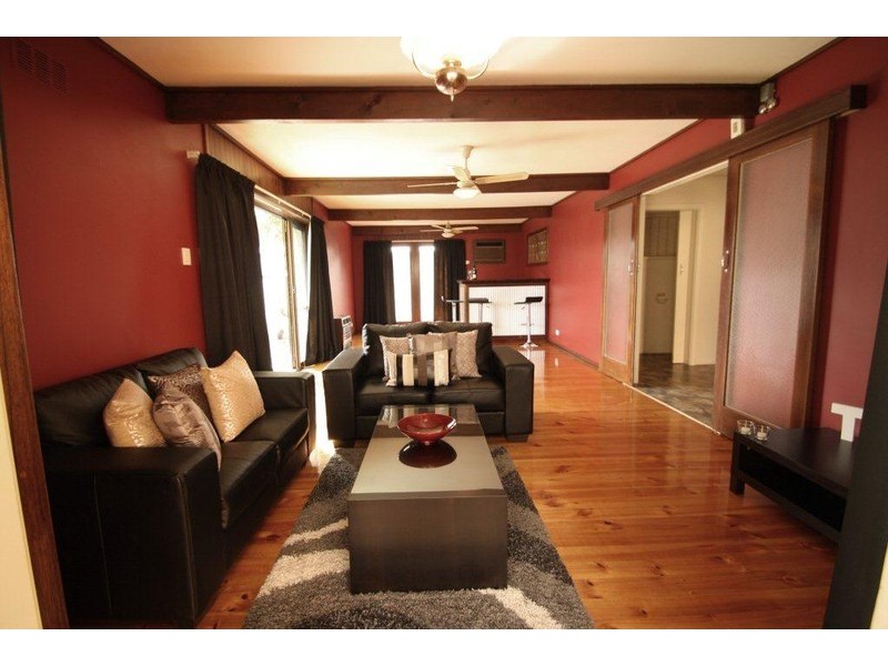 16 Kelly Road, Valley View SA 5093