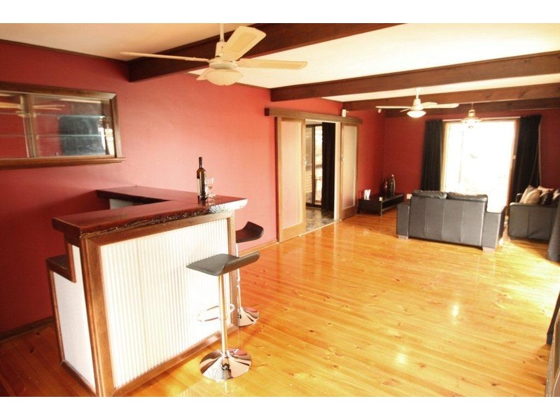 16 Kelly Road, Valley View SA 5093