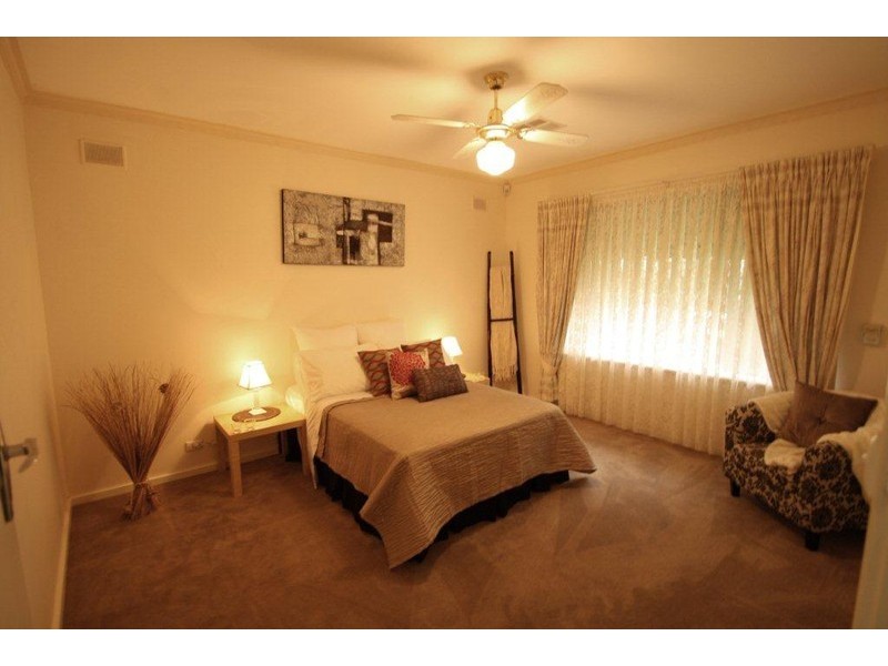 16 Kelly Road, Valley View SA 5093