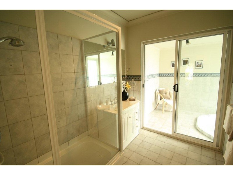 16 Kelly Road, Valley View SA 5093