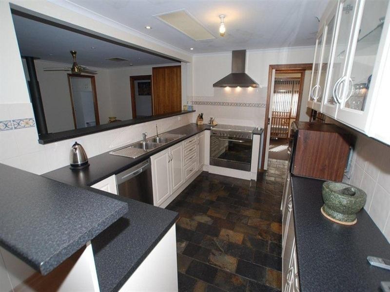 4 Plover Avenue, Modbury Heights SA 5092