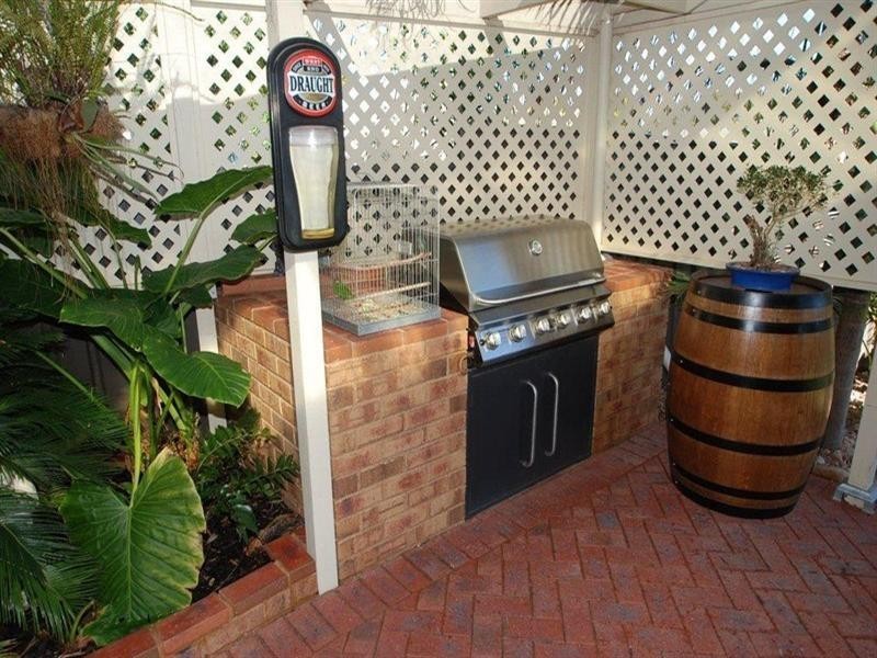 4 Plover Avenue, Modbury Heights SA 5092