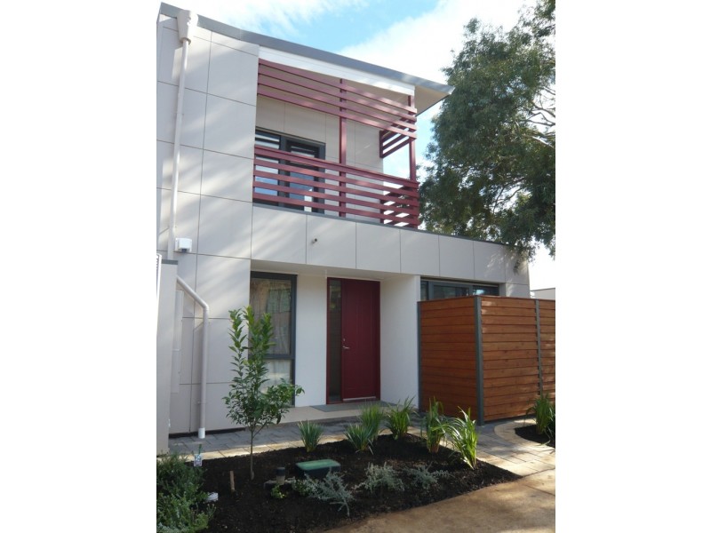 8 Lochiel Parkway, Campbelltown SA 5074