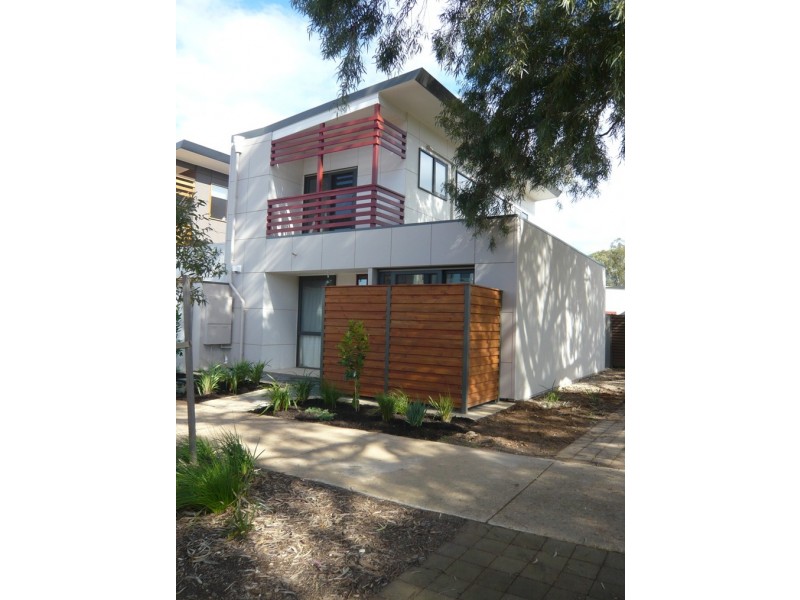 8 Lochiel Parkway, Campbelltown SA 5074