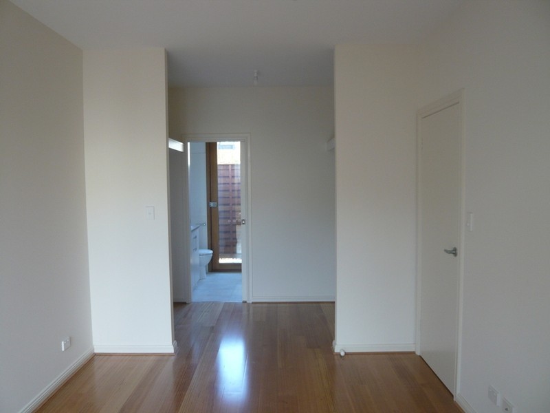 8 Lochiel Parkway, Campbelltown SA 5074