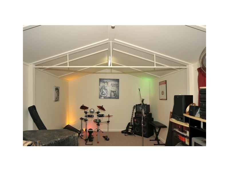 9 Sixth Street, Wingfield SA 5013