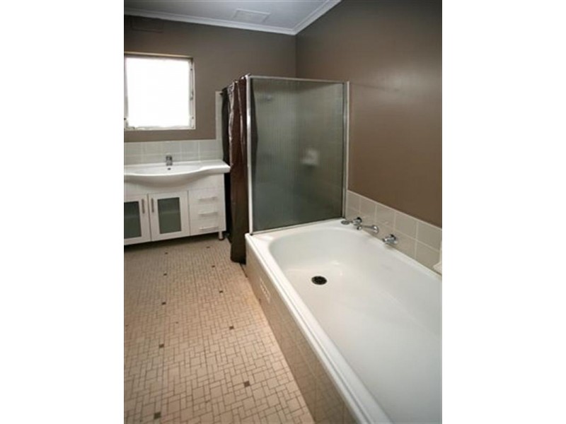 1 Garra Avenue, Modbury SA 5092