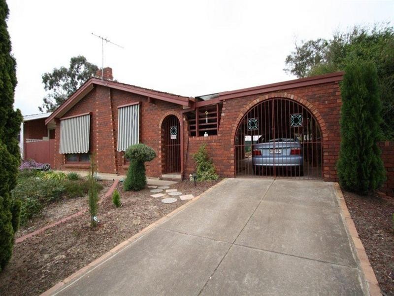 11 La Perouse Crescent, Fairview Park SA 5126