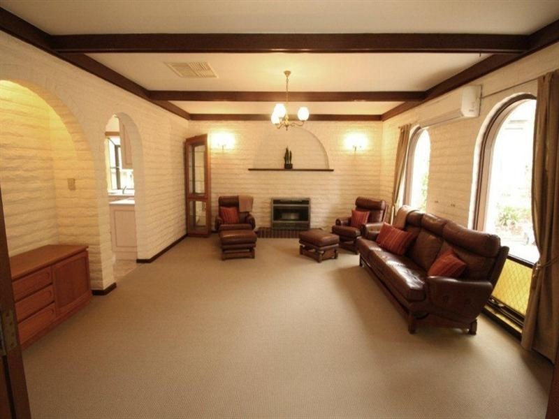 6 Lincoln Drive, Redwood Park SA 5097