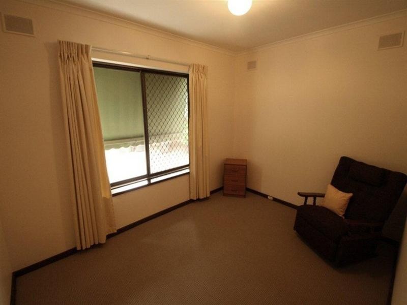 6 Lincoln Drive, Redwood Park SA 5097