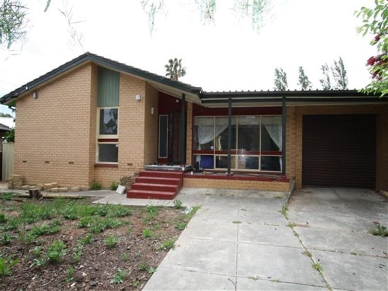 4 Brown Crescent, St Agnes SA 5097