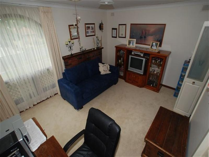 1 Lydia Avenue, Surrey Downs SA 5126