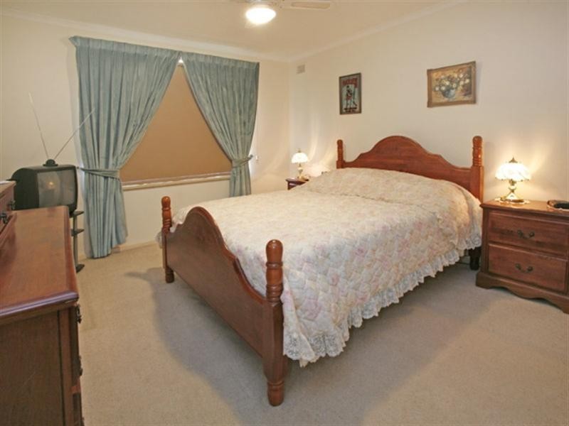 15 Pierre Road, Modbury SA 5092