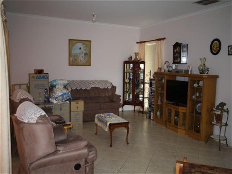 5 Kentia Drive, Para Hills West SA 5096