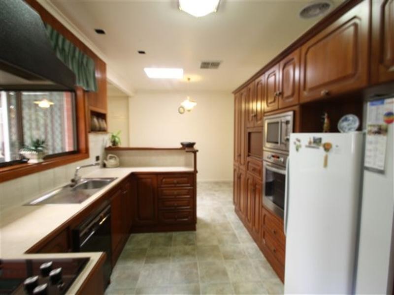 11 Redwood Avenue, Redwood Park SA 5097