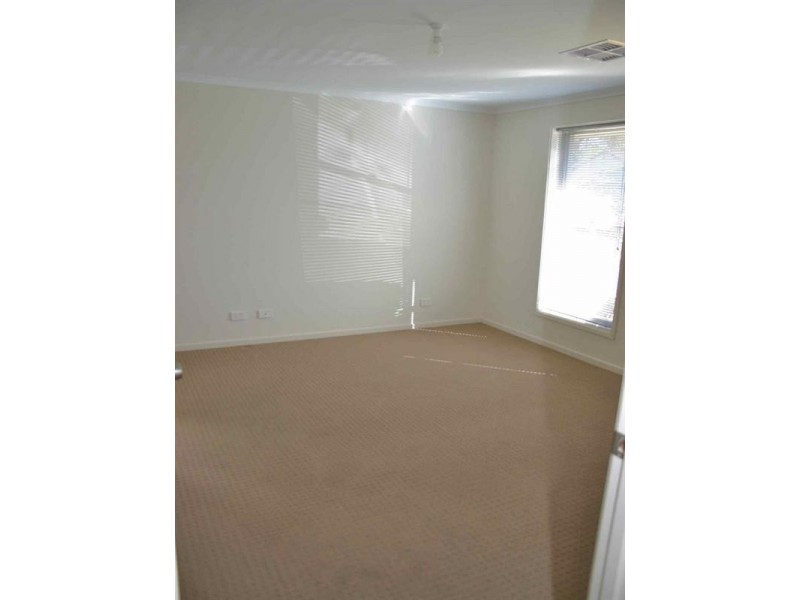 25 Carolan Crescent, Valley View SA 5093