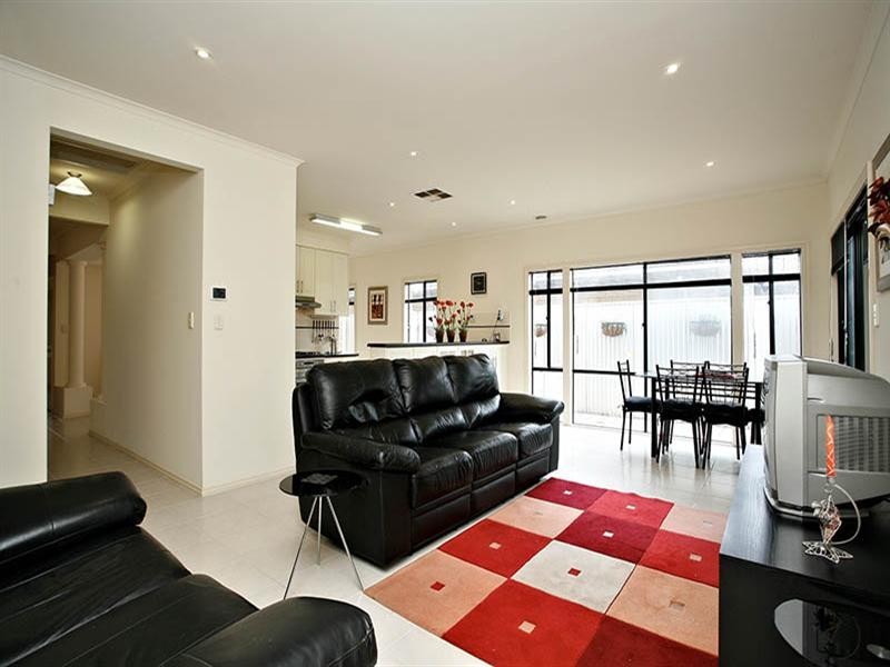 17 Janlyn Road, Vista SA 5091