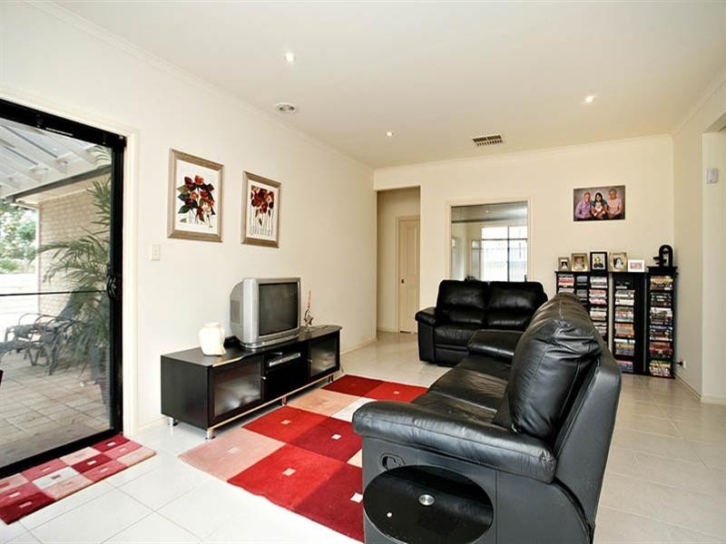 17 Janlyn Road, Vista SA 5091