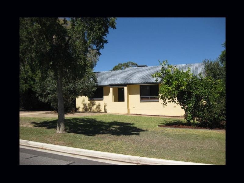 33 Helen Terrace, Valley View SA 5093