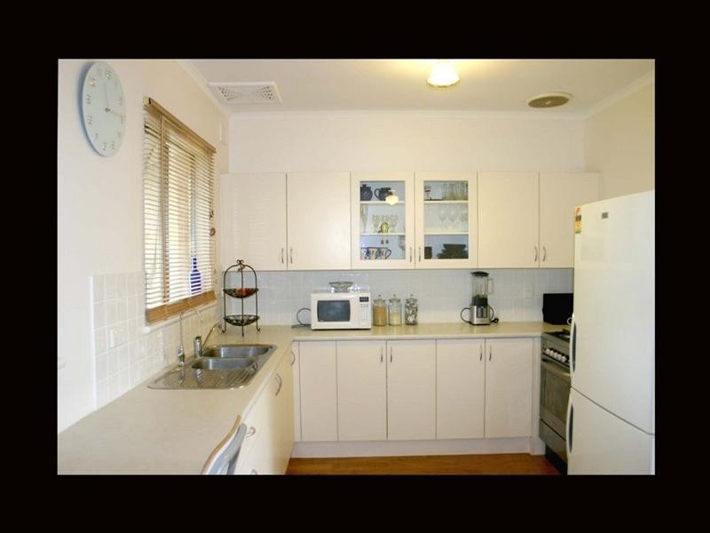 15 Nottingham Crescent, Valley View SA 5093