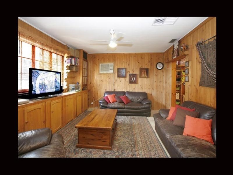 33 Helen Terrace, Valley View SA 5093