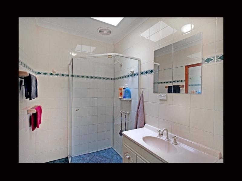 33 Helen Terrace, Valley View SA 5093