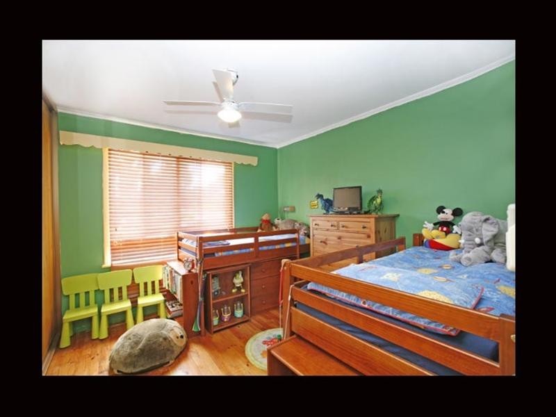 33 Helen Terrace, Valley View SA 5093