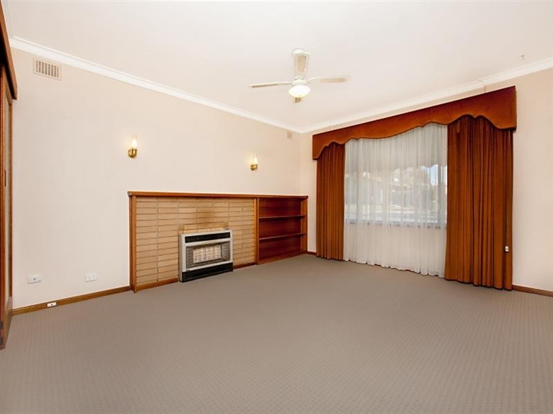 8 Vista Avenue, Valley View SA 5093