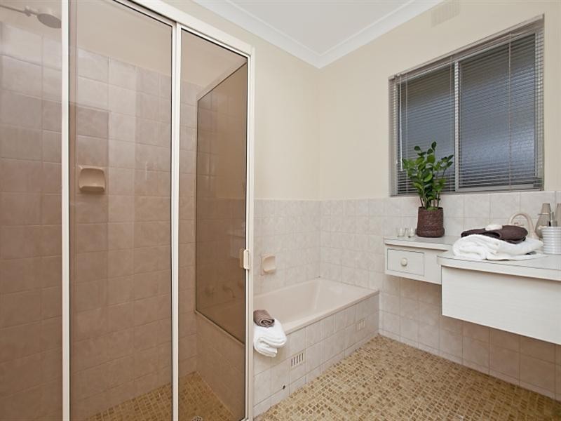 17 Addington Avenue, Surrey Downs SA 5126