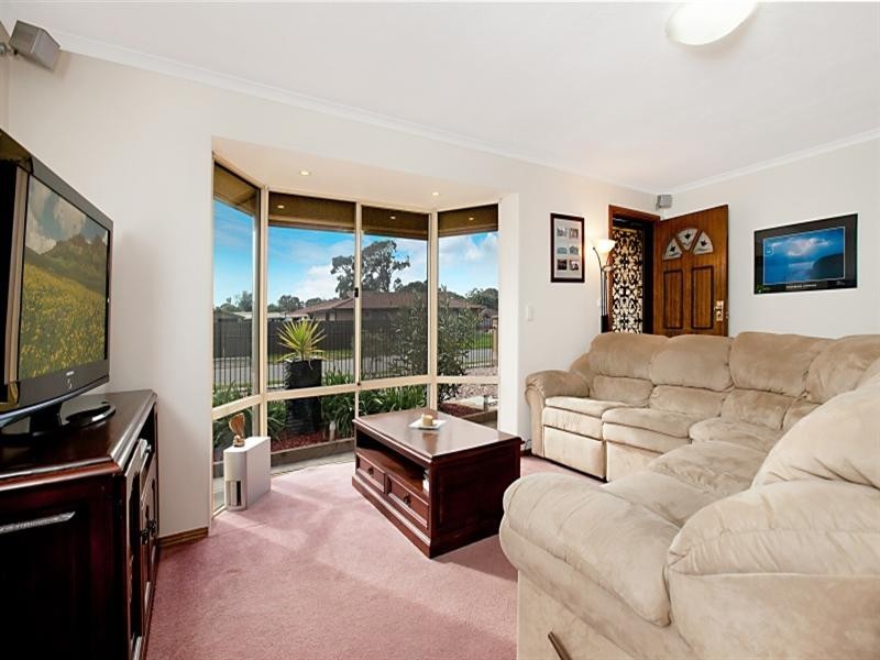 17 Kentwood Drive, Paralowie SA 5108