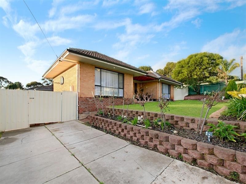 18 Parslow Road, Para Hills SA 5096