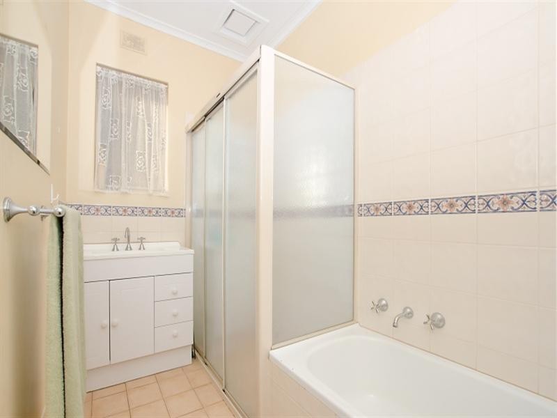 18 Parslow Road, Para Hills SA 5096