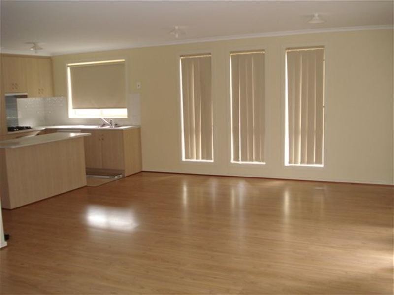 33 Lakeside Drive, Andrews Farm SA 5114