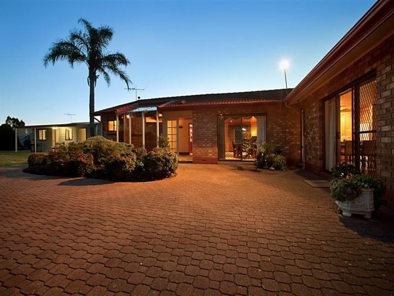 25 Kara Crescent, Gulfview Heights SA 5096