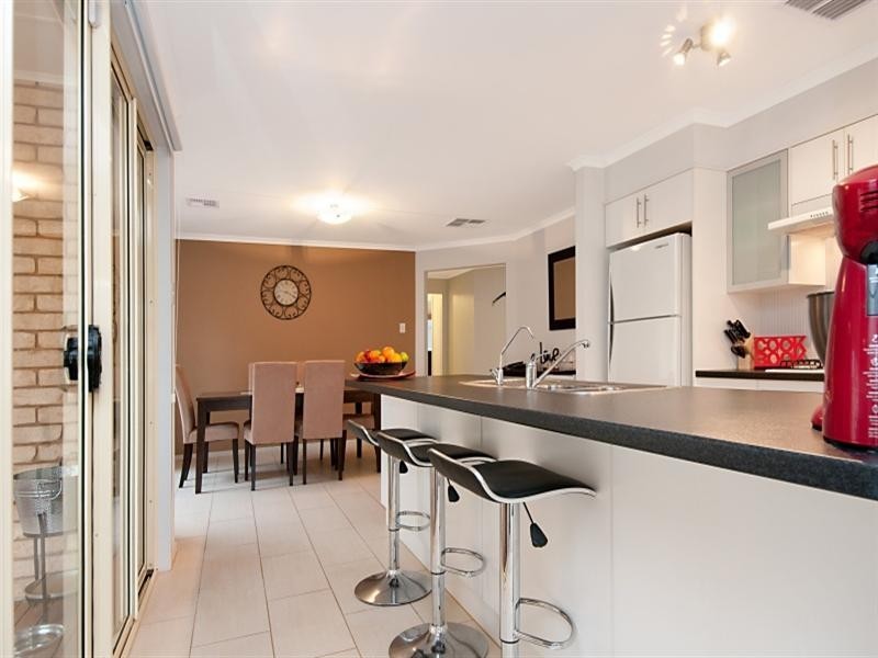 17 Lake Street, Parafield Gardens SA 5107