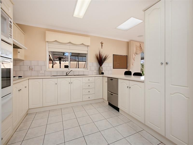 3 Gilchrist Close, Greenwith SA 5125