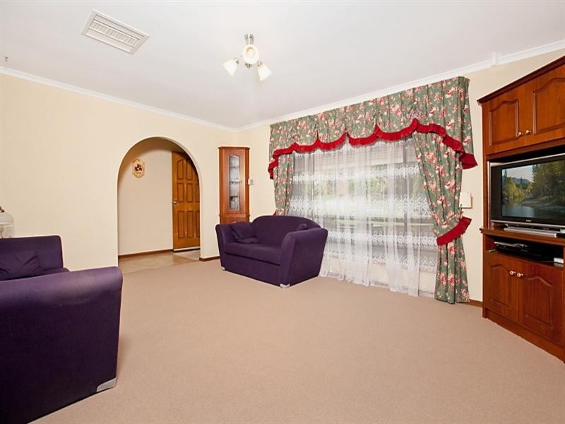 16 Plover Avenue, Modbury Heights SA 5092