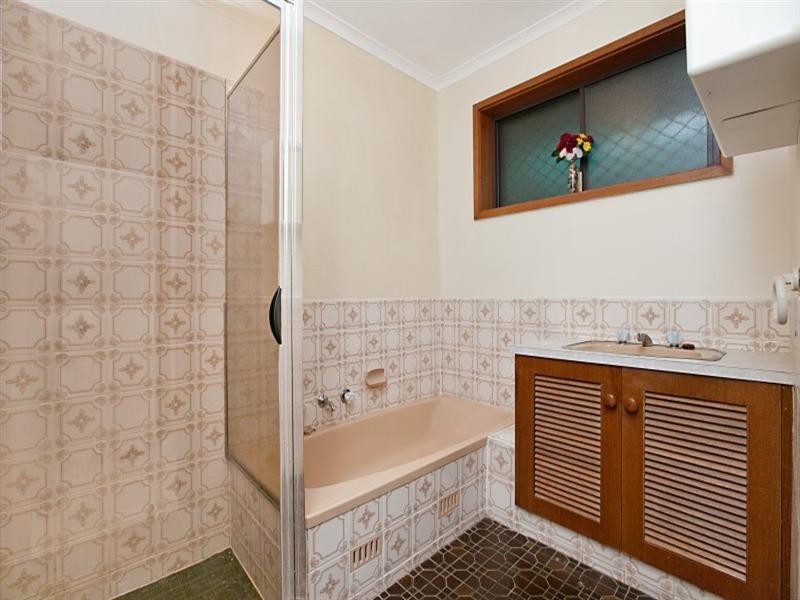 16 Plover Avenue, Modbury Heights SA 5092