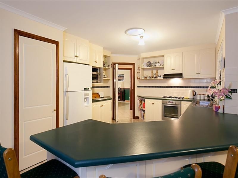 38 Kara Crescent, Gulfview Heights SA 5096