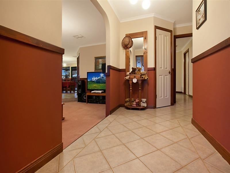 38 Kara Crescent, Gulfview Heights SA 5096